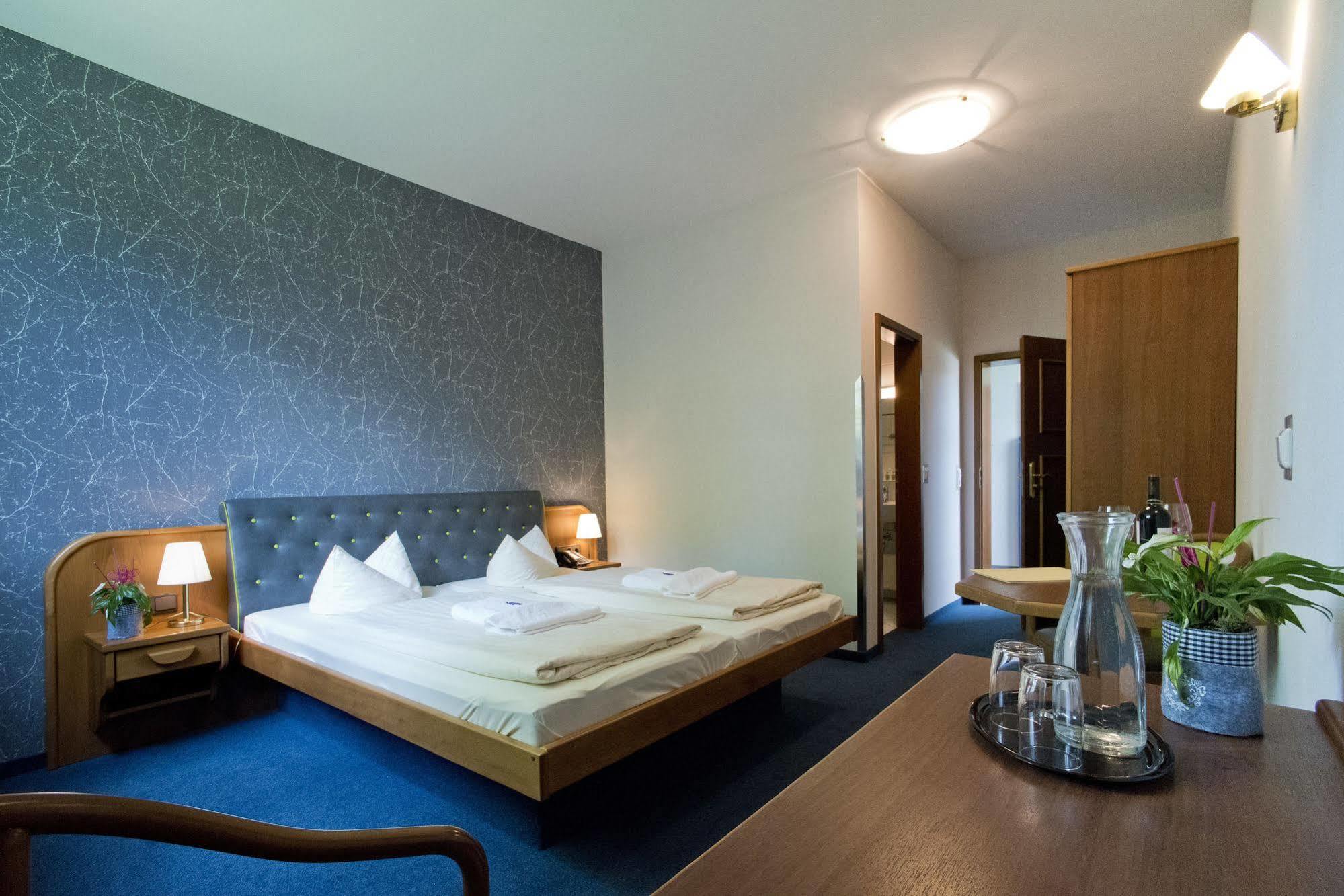 Rennsteighotel Herrnberger Hof Нойхаус-ам-Реннвег Экстерьер фото
