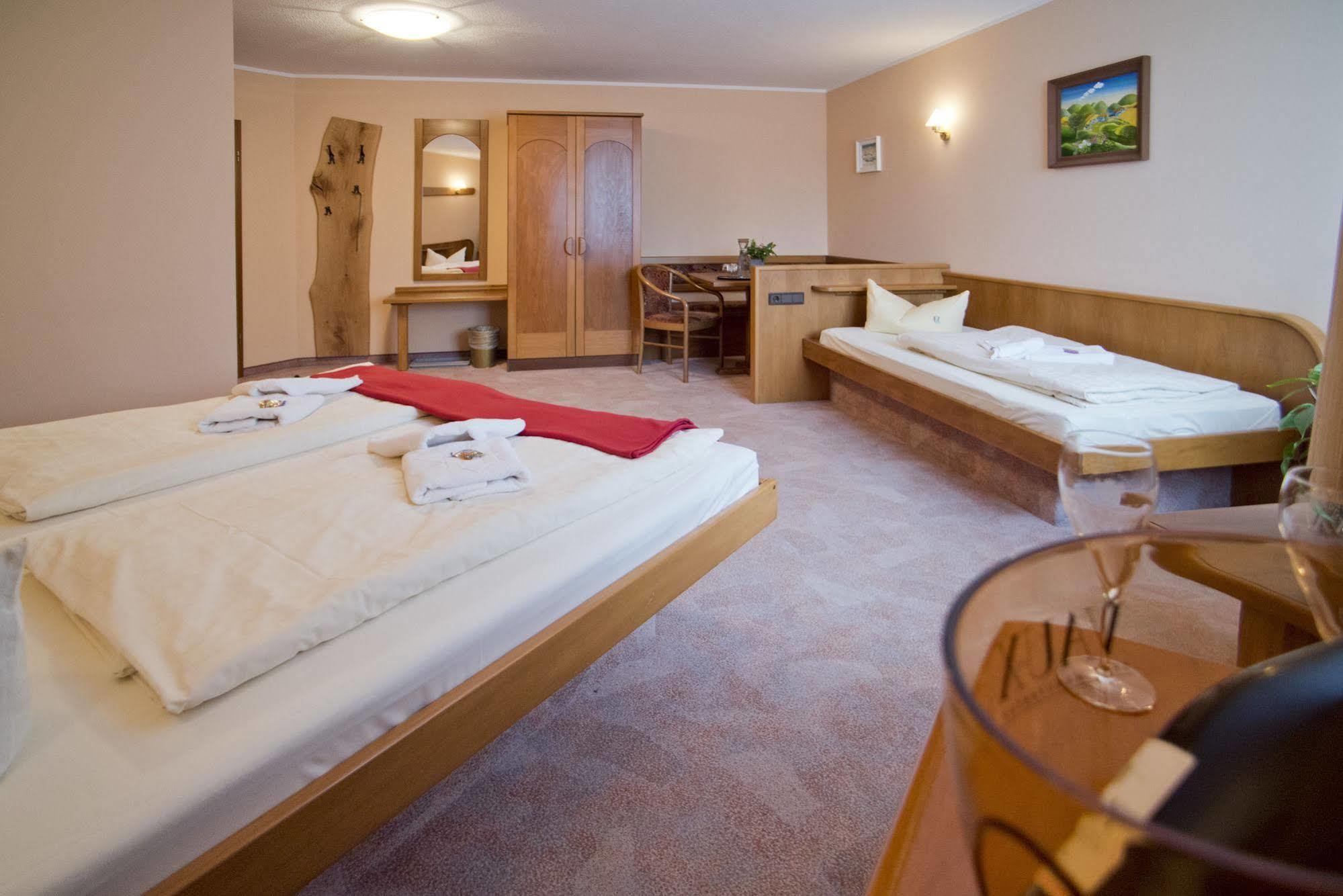 Rennsteighotel Herrnberger Hof Нойхаус-ам-Реннвег Экстерьер фото